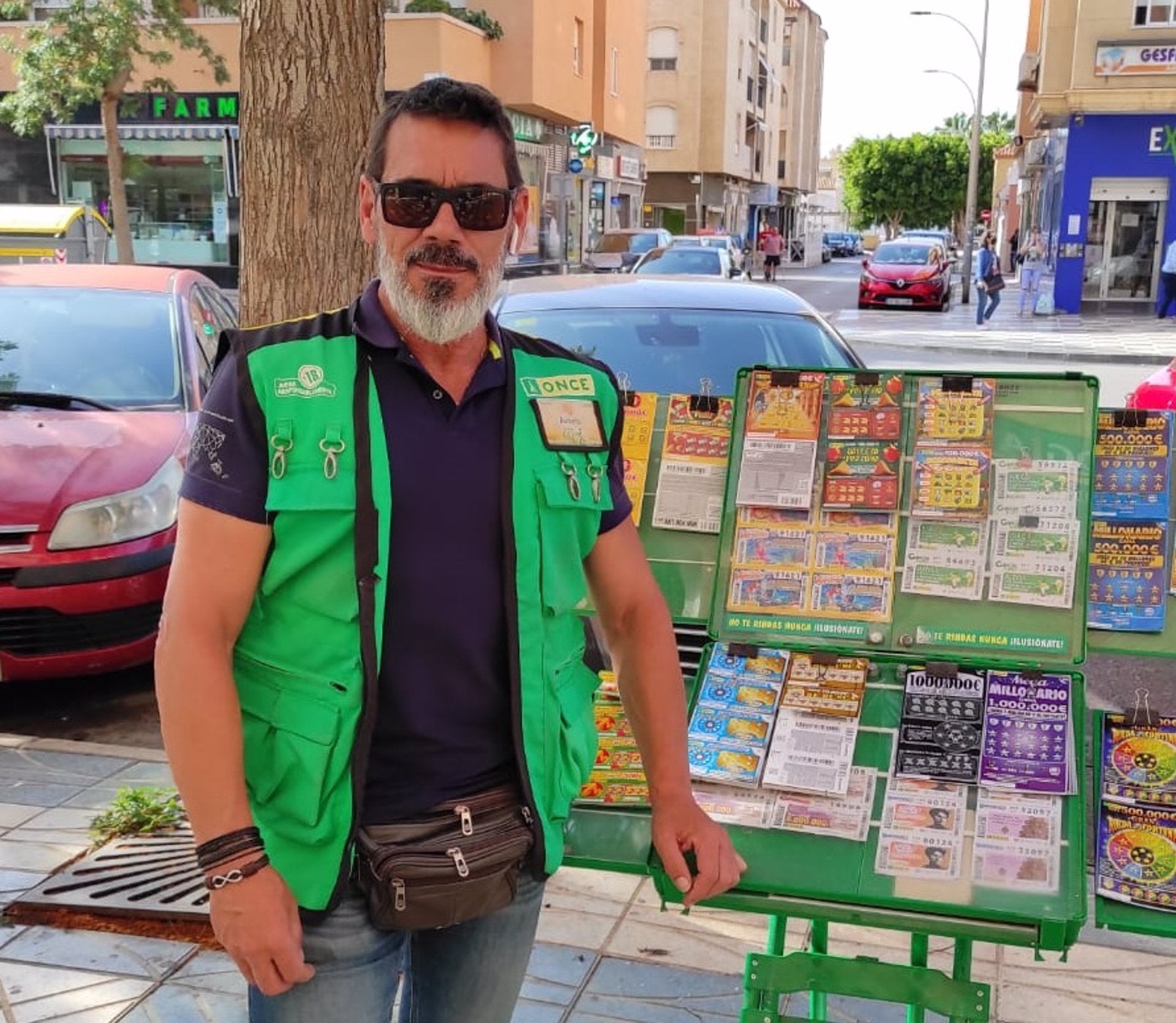 La ONCE reparte 350.000 euros entre diez vecinos de Roquetas de Mar La ONCE reparte 350.000 euros entre diez vecinos de Roquetas de Mar