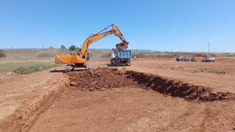 Movimiento de tierras en el ramal técnico del tramo norte de la línea 3 del Metro de Sevilla.