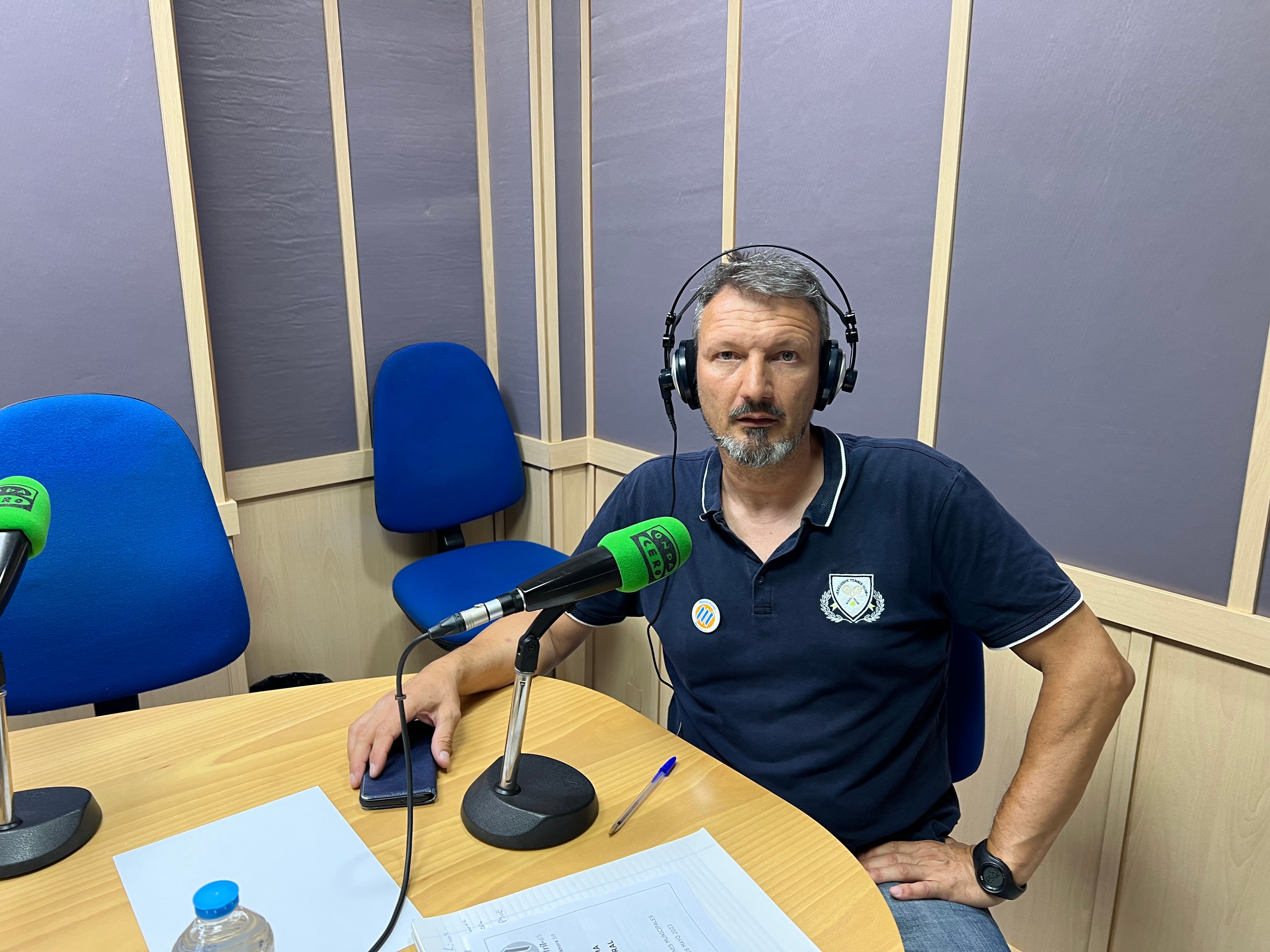 Manuel Ruiz Fernández: " Hay que valorar a la Policía Local, mejorar la limpieza y potenciar el Turismo con una mejor adecuación de las playas ". Manuel Ruiz Fernández: " Hay que valorar a la Policía Local, mejorar la limpieza y potenciar el Turismo con una mejor adecuación de las playas ".