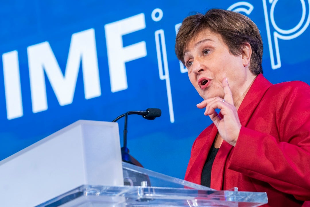 La Brújula de la Economía: La subida del petróleo, el informe del FMI y el exceso de interinos (14/04/2026)