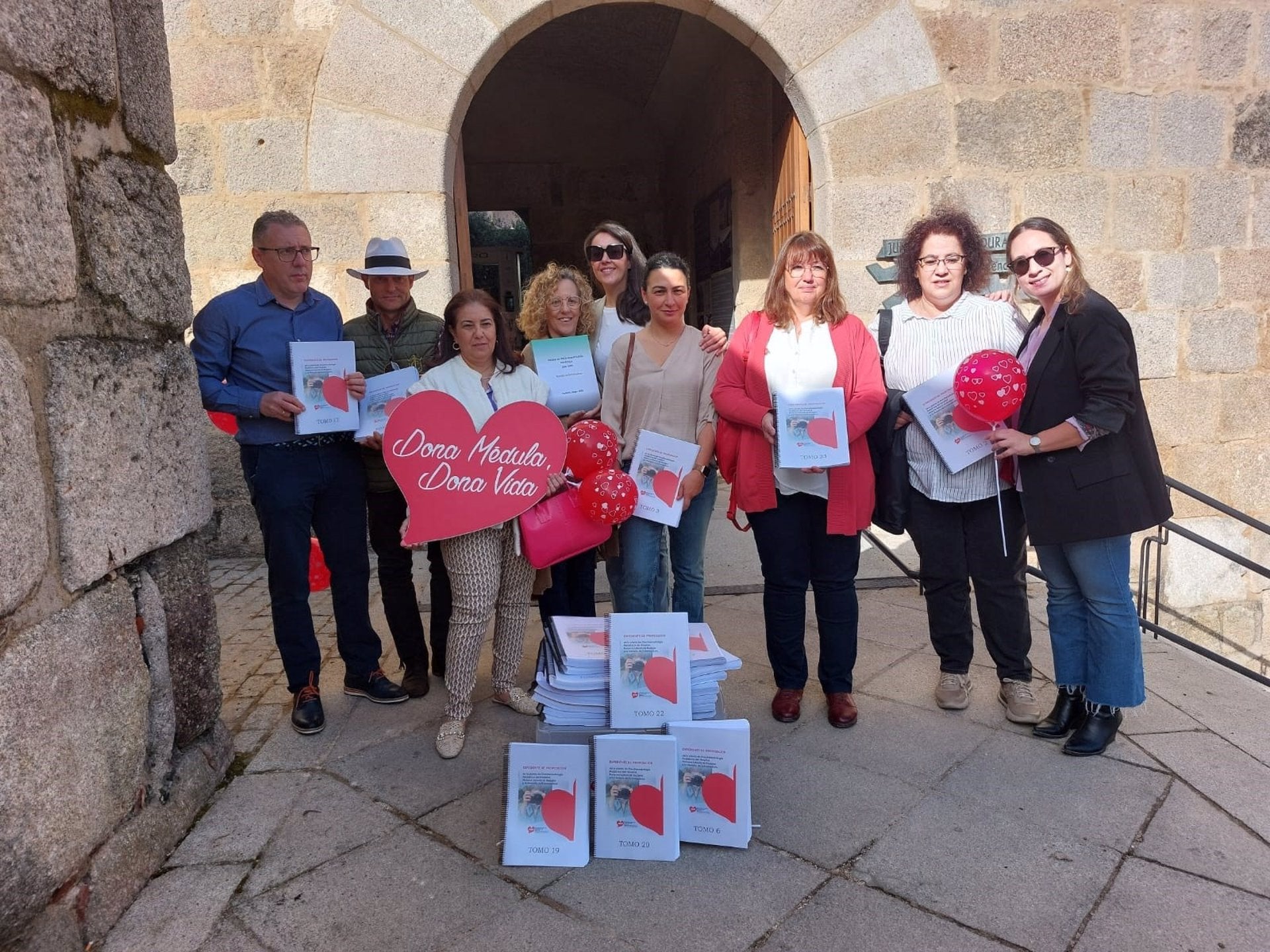 9.000 firmas para que la Unidad de Oncohematología del Materno de Badajoz sea Medalla de Extremadura 9.000 firmas para que la Unidad de Oncohematología del Materno de Badajoz sea Medalla de Extremadura