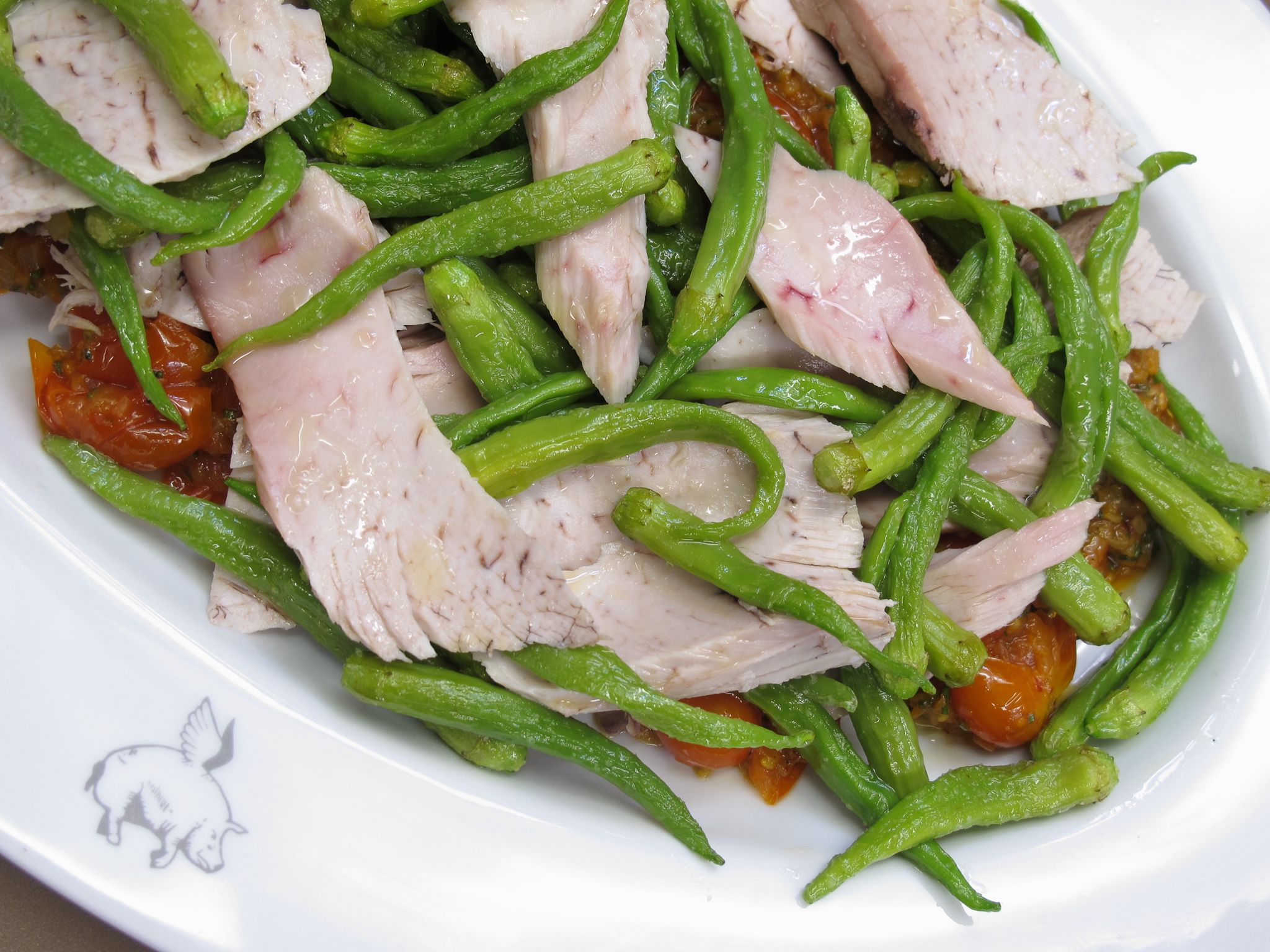 La receta de Robin Food para cocinar una ensalada caliente de bonito, sofrito y piparras La receta de Robin Food para cocinar una ensalada caliente de bonito, sofrito y piparras