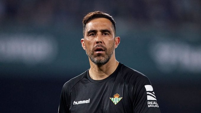 Claudio Bravo confirma que sigue en el Betis Claudio Bravo confirma que sigue en el Betis