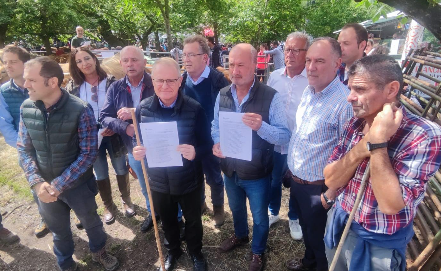 Diego Canga, Álvaro Queipo, Luis Venta y los 78 candidatos municipales del PP suscriben el manifiesto del campo asturiano Diego Canga, Álvaro Queipo, Luis Venta y los 78 candidatos municipales del PP suscriben el manifiesto del campo asturiano