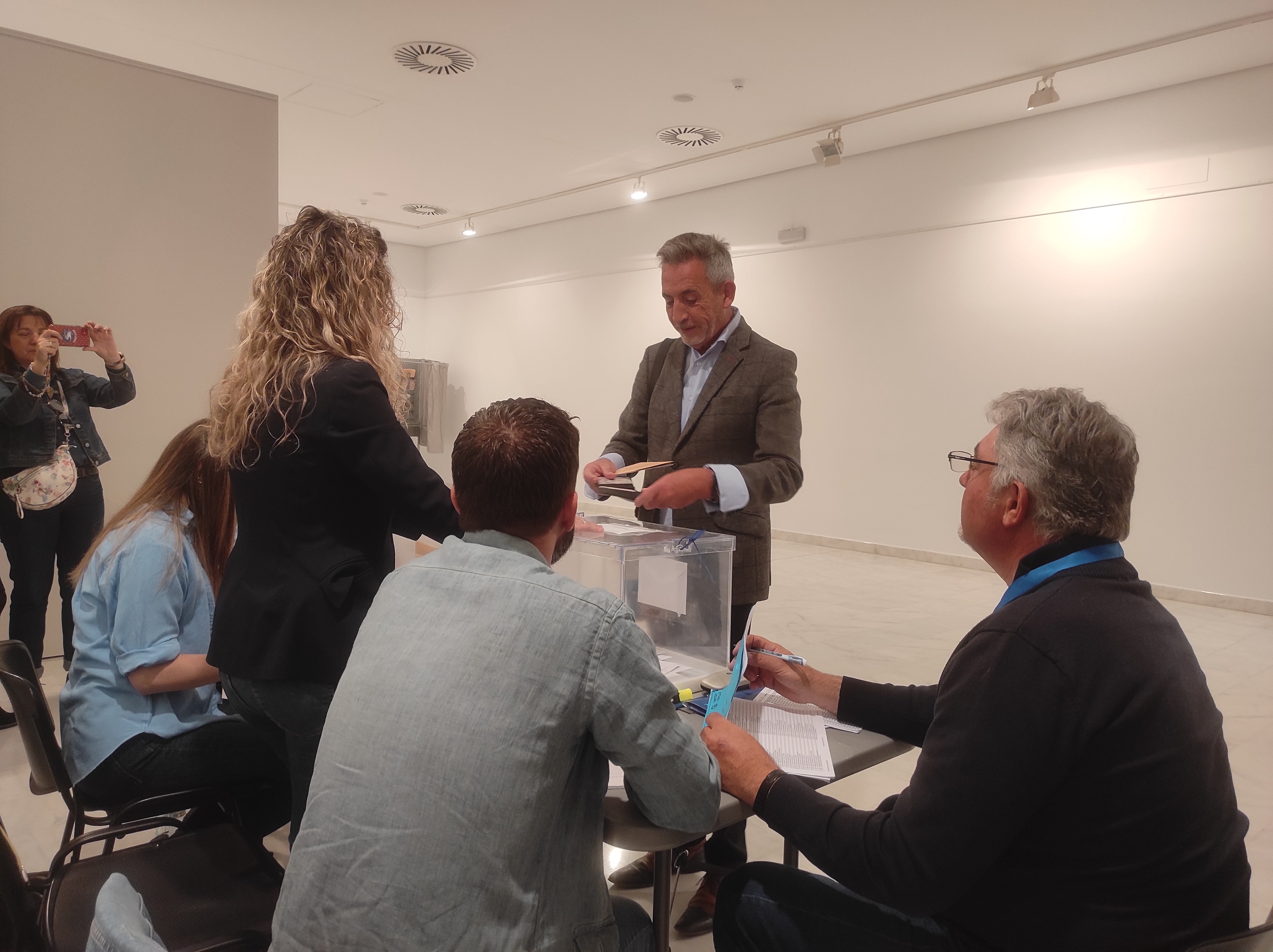 PSOE gana en Valdepeñas, aunque Jesús Martín afronta su sexta legislatura sin mayoría absoluta PSOE gana en Valdepeñas, aunque Jesús Martín afronta su sexta legislatura sin mayoría absoluta