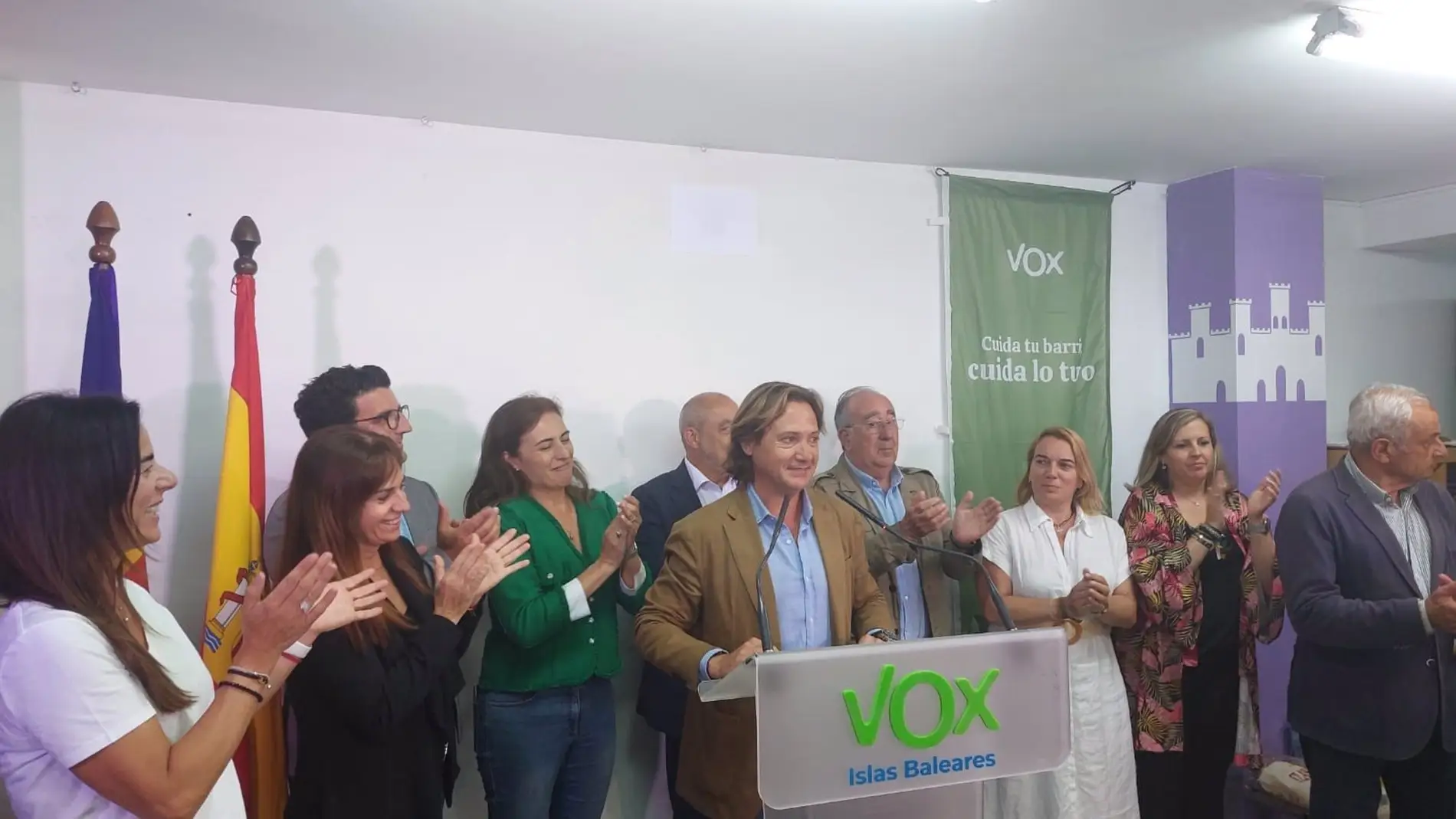 El candidato de Vox al Govern, Jorge Campos, comparece en la sede del partido en Palma tras los resultados del 28M