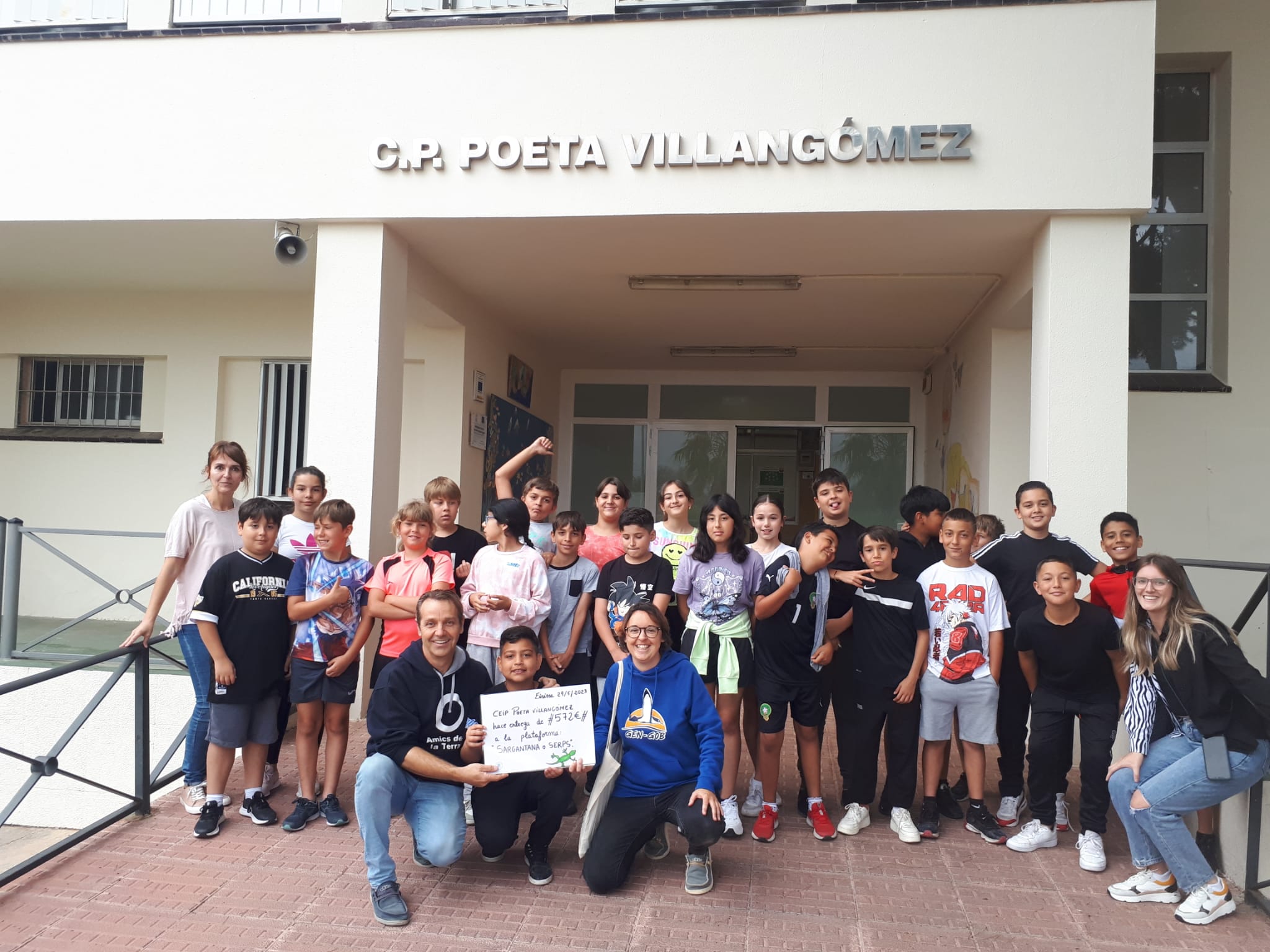 Estudiantes del CEIP Poeta Villangómez donan más de 500 euros a la plataforma Sargantanes o serps Estudiantes del CEIP Poeta Villangómez donan más de 500 euros a la plataforma Sargantanes o serps