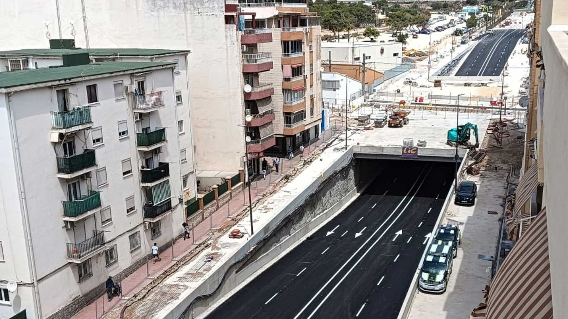 Benidorm restablece el jueves la circulación en la Avenida Beniardà tras 9 meses de corte Benidorm restablece el jueves la circulación en la Avenida Beniardà tras 9 meses de corte