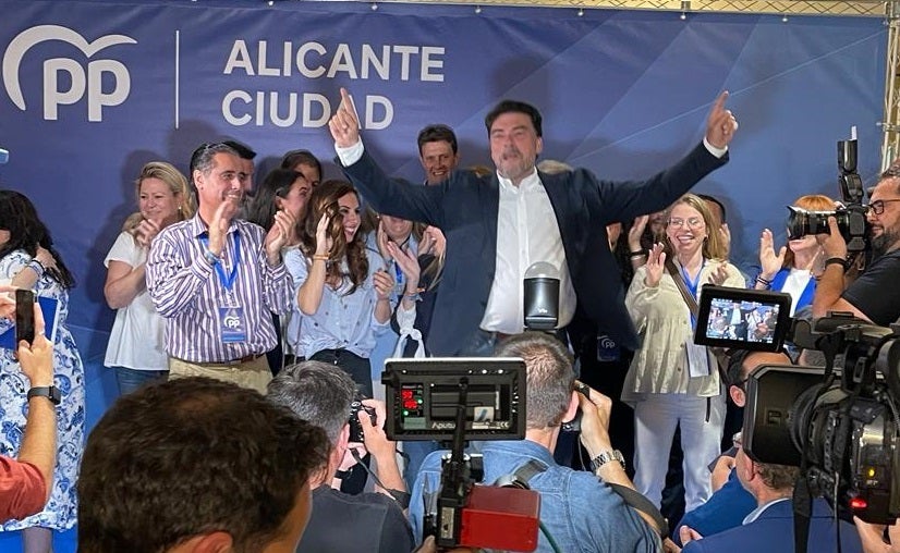 Luis Barcala, del PP, gobernará en solitario con mayoría simple en el Ayuntamiento de Alicante Luis Barcala, del PP, gobernará en solitario con mayoría simple en el Ayuntamiento de Alicante