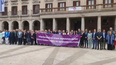 Concentración de condena frente al ayuntamiento de Vitoria