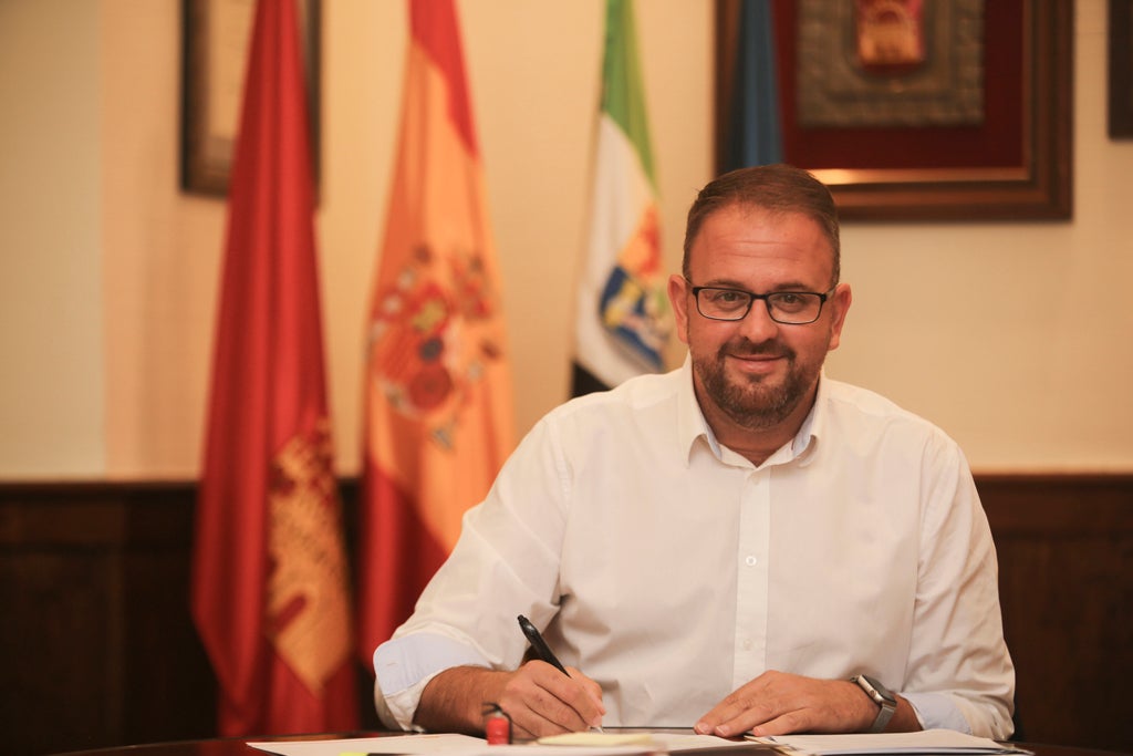 Osuna revalida su mayoría absoluta en el ayuntamiento de Mérida Osuna revalida su mayoría absoluta en el ayuntamiento de Mérida