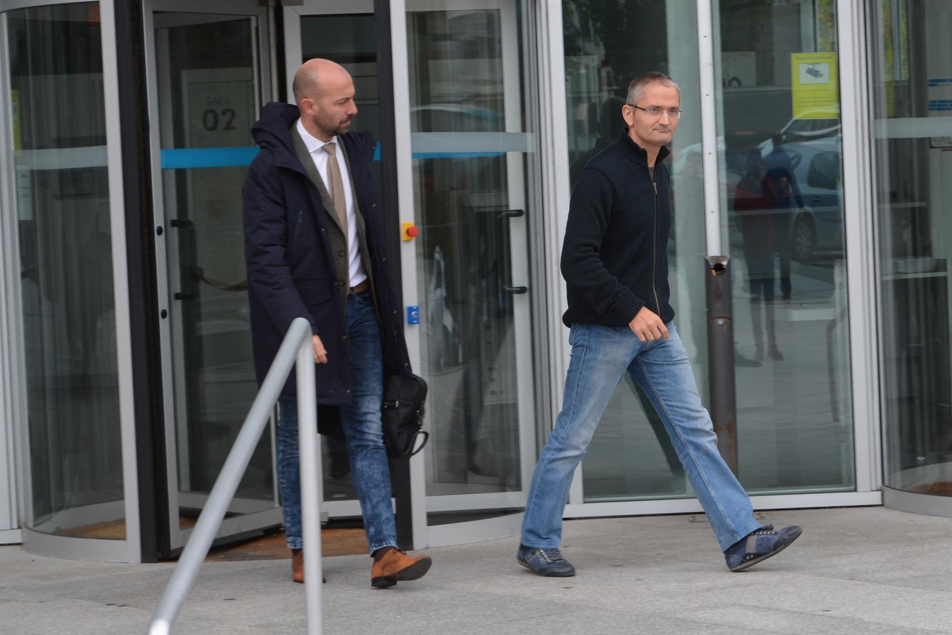 La jueza afirma que hay "indicios" que apuntan a que los gemelos policías de Ourense mataron a su compañero La jueza afirma que hay "indicios" que apuntan a que los gemelos policías de Ourense mataron a su compañero