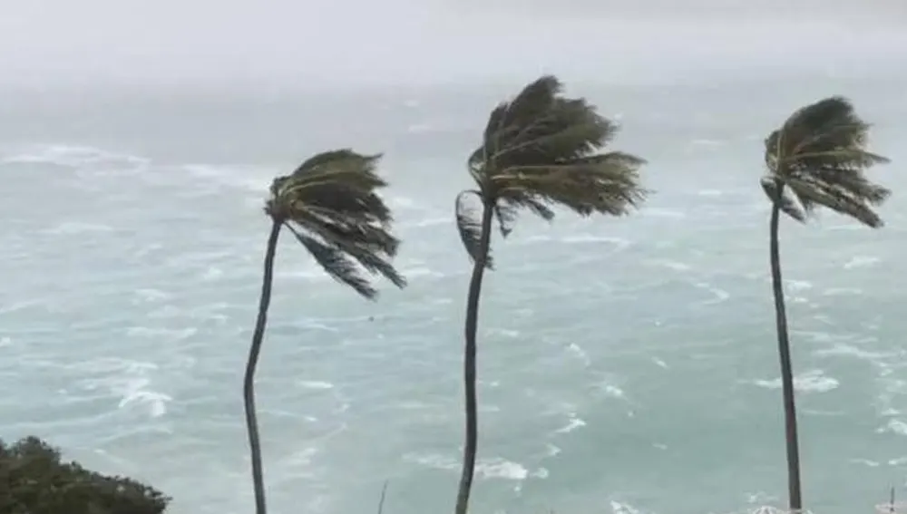 Efectos del tifón 'Mawar' en aguas del Pacífico, en la costa de la Isla de Guam