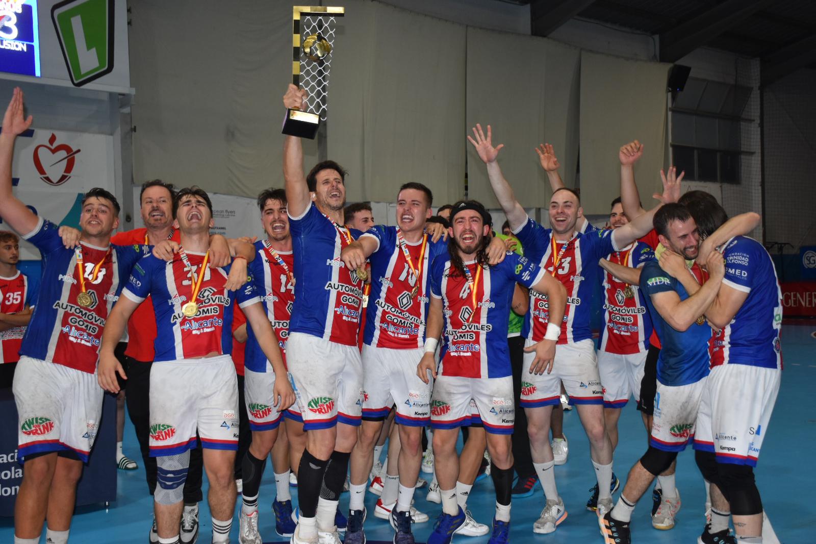 González: "Queremos que la columna vertebral se quede en Agustinos" González: "Queremos que la columna vertebral se quede en Agustinos"