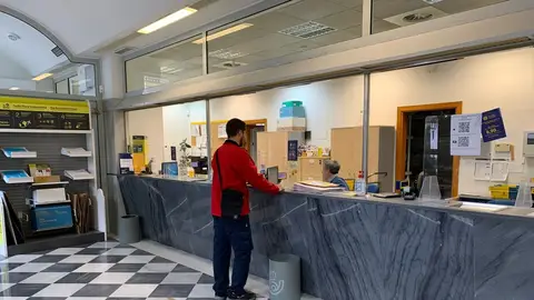 Oficina de Correos Indignación en las colas para pedir el voto por correo por la fecha del 23 de julio: "Una faena gorda"