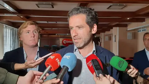 El PSOE publica un vídeo en el que mezcla el lapsus de Borja Sémper con imágenes manipulados El PSOE publica un vídeo en el que mezcla el lapsus de Borja Sémper con imágenes manipulados