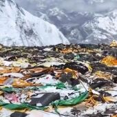 El Himalaya, el nuevo vertedero gigante del Everest