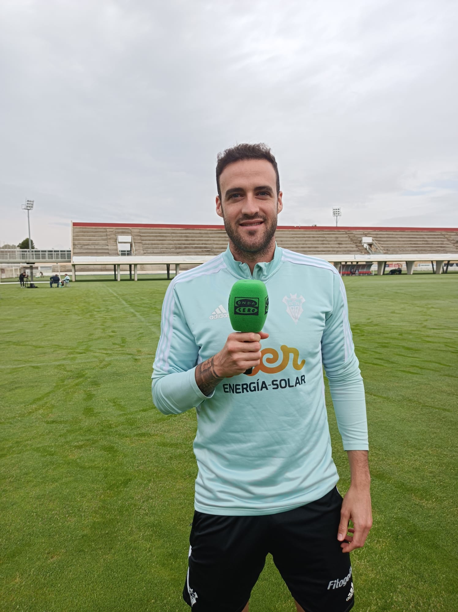 Higinio, al que han tentado equipos del extranjero, seguirá en el Albacete Higinio, al que han tentado equipos del extranjero, seguirá en el Albacete