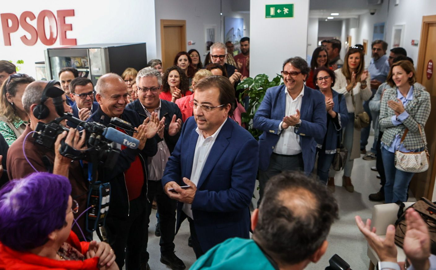 Vara destaca que "va a intentar gobernar" porque ha ganado las elecciones, y si no, iniciará su relevo en el PSOE Vara destaca que "va a intentar gobernar" porque ha ganado las elecciones, y si no, iniciará su relevo en el PSOE