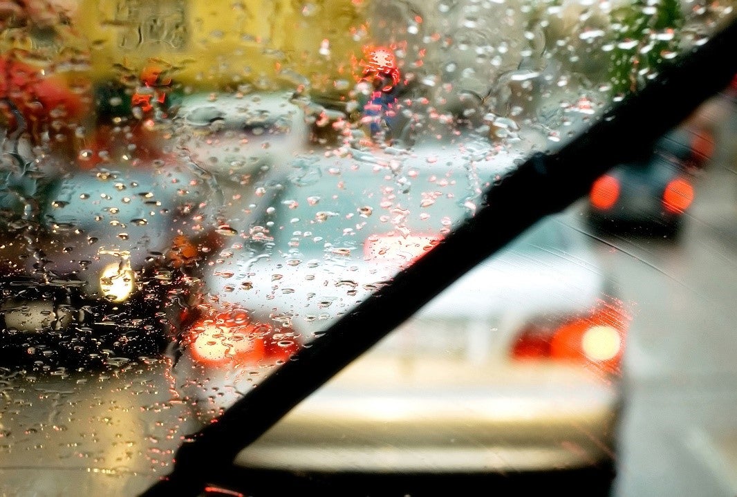 Que facer si unha tormenta intensa te sorprende no coche? Que facer si unha tormenta intensa te sorprende no coche?