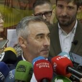 Miguel Barrachina, director de campaña del PPCV, atiende a los medios en la noche electoral del 28 de mayo. 