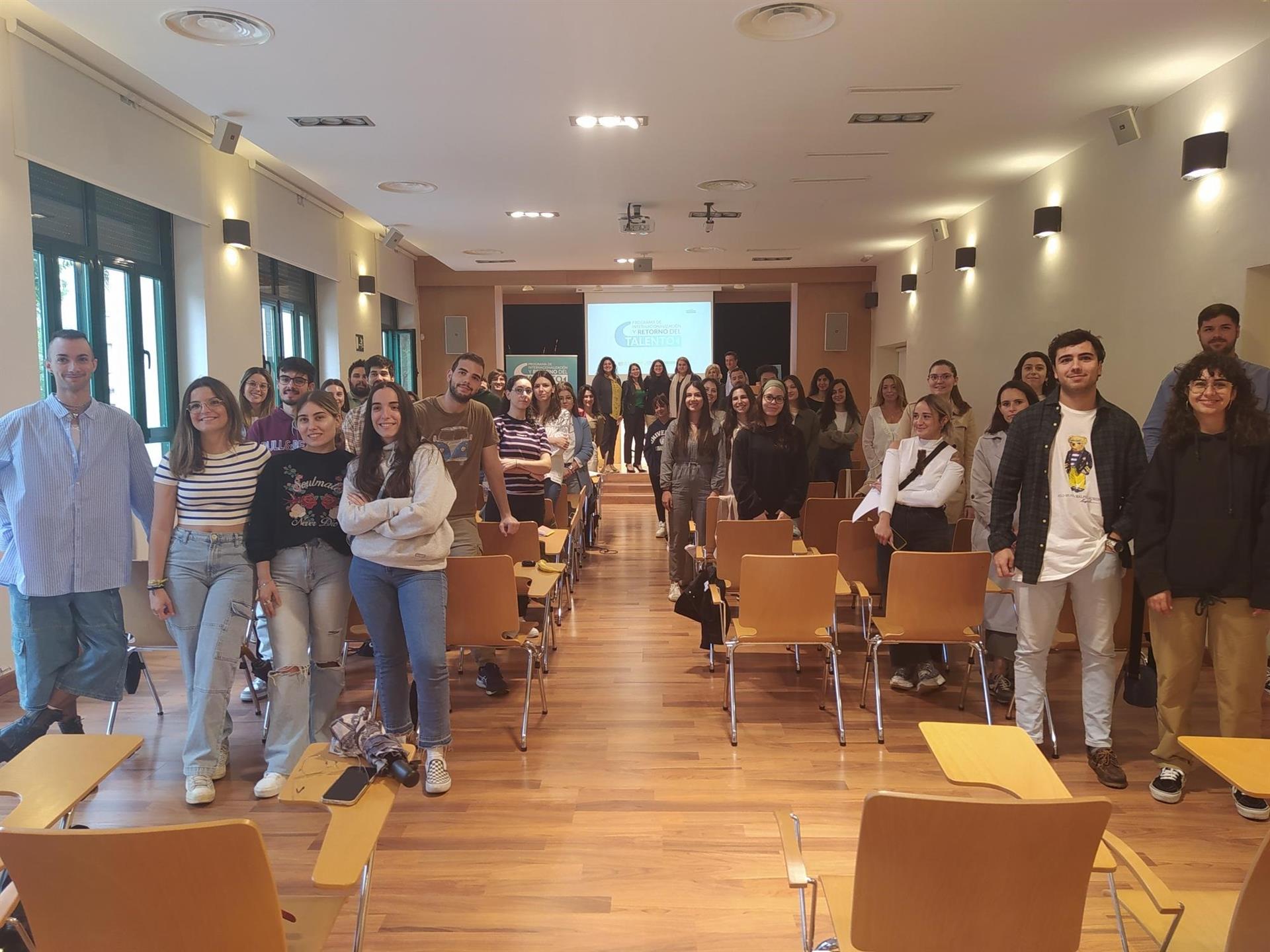 Medio centenar de titulados y más de 40 empresas participan en el programa de retorno del talento de la UEx Medio centenar de titulados y más de 40 empresas participan en el programa de retorno del talento de la UEx