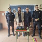 La Policía Local de Mérida devuelve a un joyero collares valorados en 8.000 euros que un matrimonio encontró en la calle