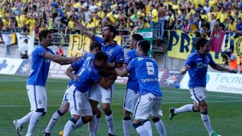 David Fern&aacute;ndez festeja el gol del ascenso al C&aacute;diz