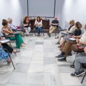 Reunión celebrada con los colectivos y presidida por Helena Fernández