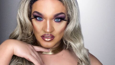 El artista Emilio Cartagena, que en los escenarios se transforma en la drag queen Tina Paparelli