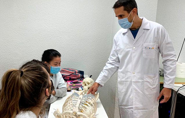 La Formación Profesional en el sector sanitario: Oportunidades de desarrollo profesional La Formación Profesional en el sector sanitario: Oportunidades de desarrollo profesional