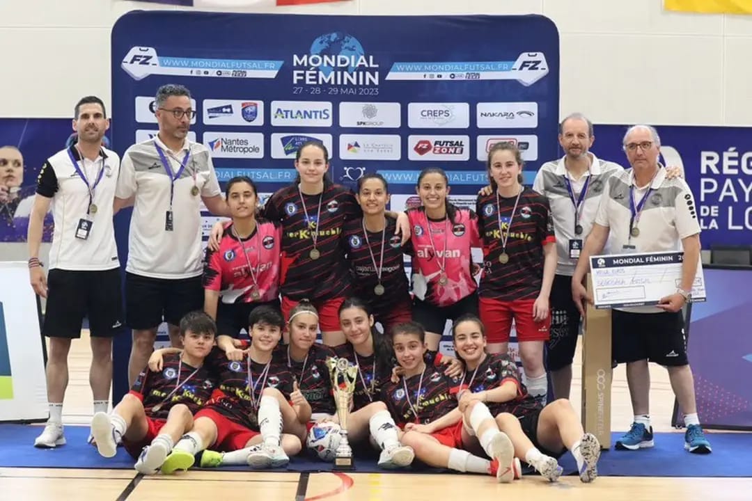 El Segosala femenino cierra la campaña con un subcampenato en el Mundialito de Nantes El Segosala femenino cierra la campaña con un subcampenato en el Mundialito de Nantes