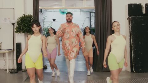 Fotograma del videoclip "&Uacute;ltimamente", de Molina Molina