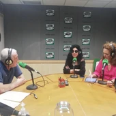 Estanislao García, Paloma Albarrán y Anabel Rodríguez, durante la tertulia Estanislao García, Paloma Albarrán y Anabel Rodríguez, durante la tertulia