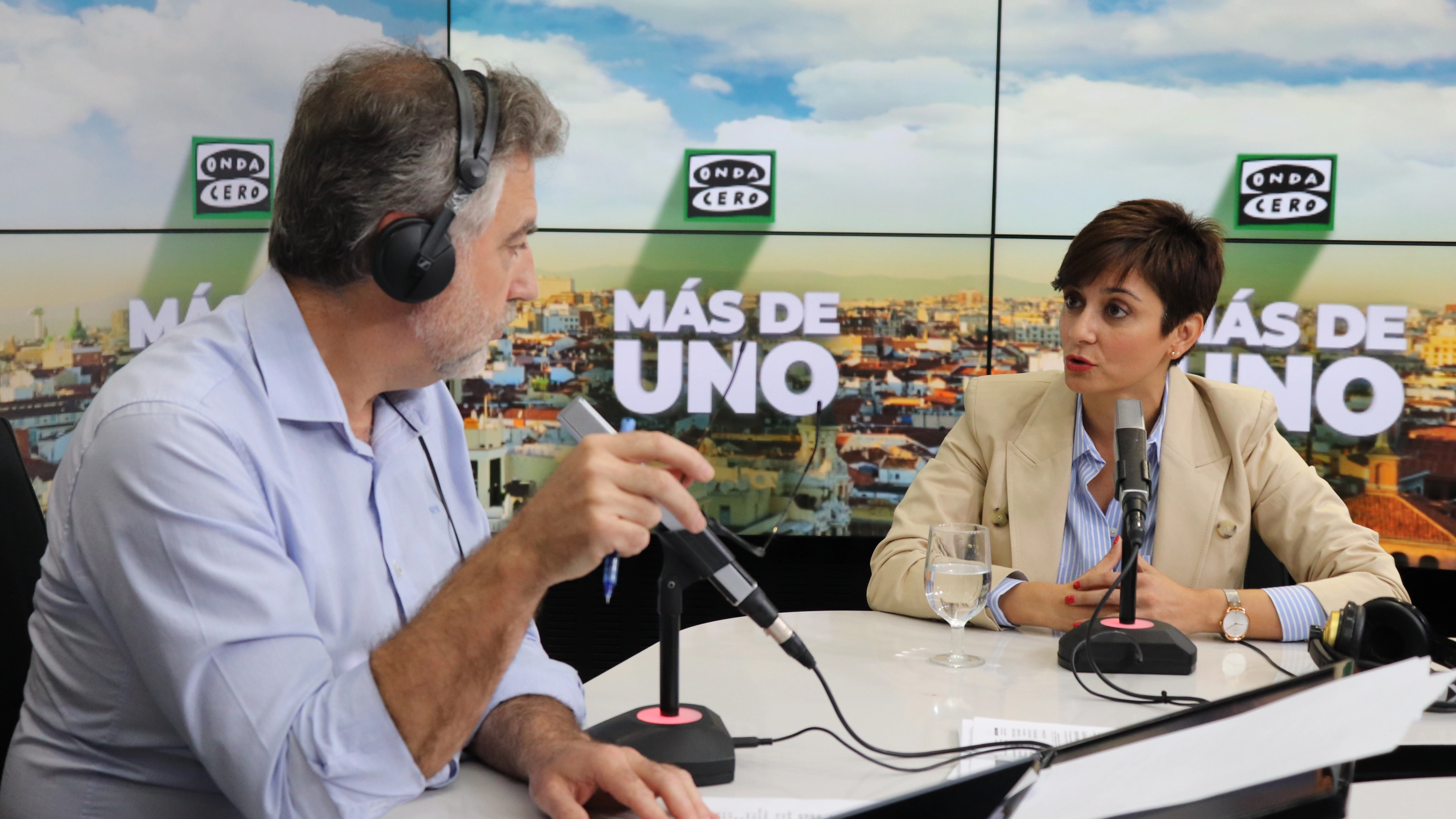 La ministra de Política Territorial y portavoz del Gobierno, Isabel Rodríguez, con Carlos Alsina La ministra de Política Territorial y portavoz del Gobierno, Isabel Rodríguez, con Carlos Alsina