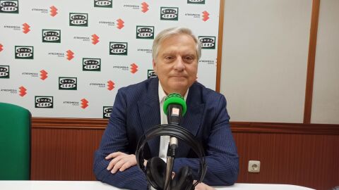 Paco Cañizares en los estudios de Onda Cero Ciudad Real