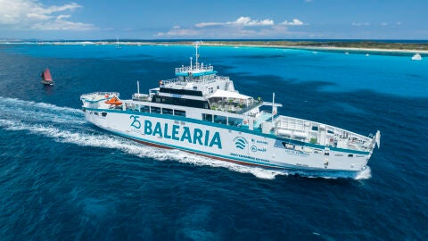 El &lsquo;Cap de Barbaria&rsquo;, de la naviera Bale&agrave;ria, es el primer &lsquo;ferry&rsquo; el&eacute;ctrico de Espa&ntilde;a