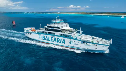 El ‘Cap de Barbaria’, de la naviera Baleària, es el primer ‘ferry’ eléctrico de España El ‘Cap de Barbaria’, de la naviera Baleària, es el primer ‘ferry’ eléctrico de España