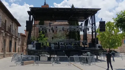 Alcalá Suena llenará de música el casco histórico de Alcalá de Henares este fin de semana Escenario de Alcalá Suena en la Plaza de Cervantes de Alcalá de Henares