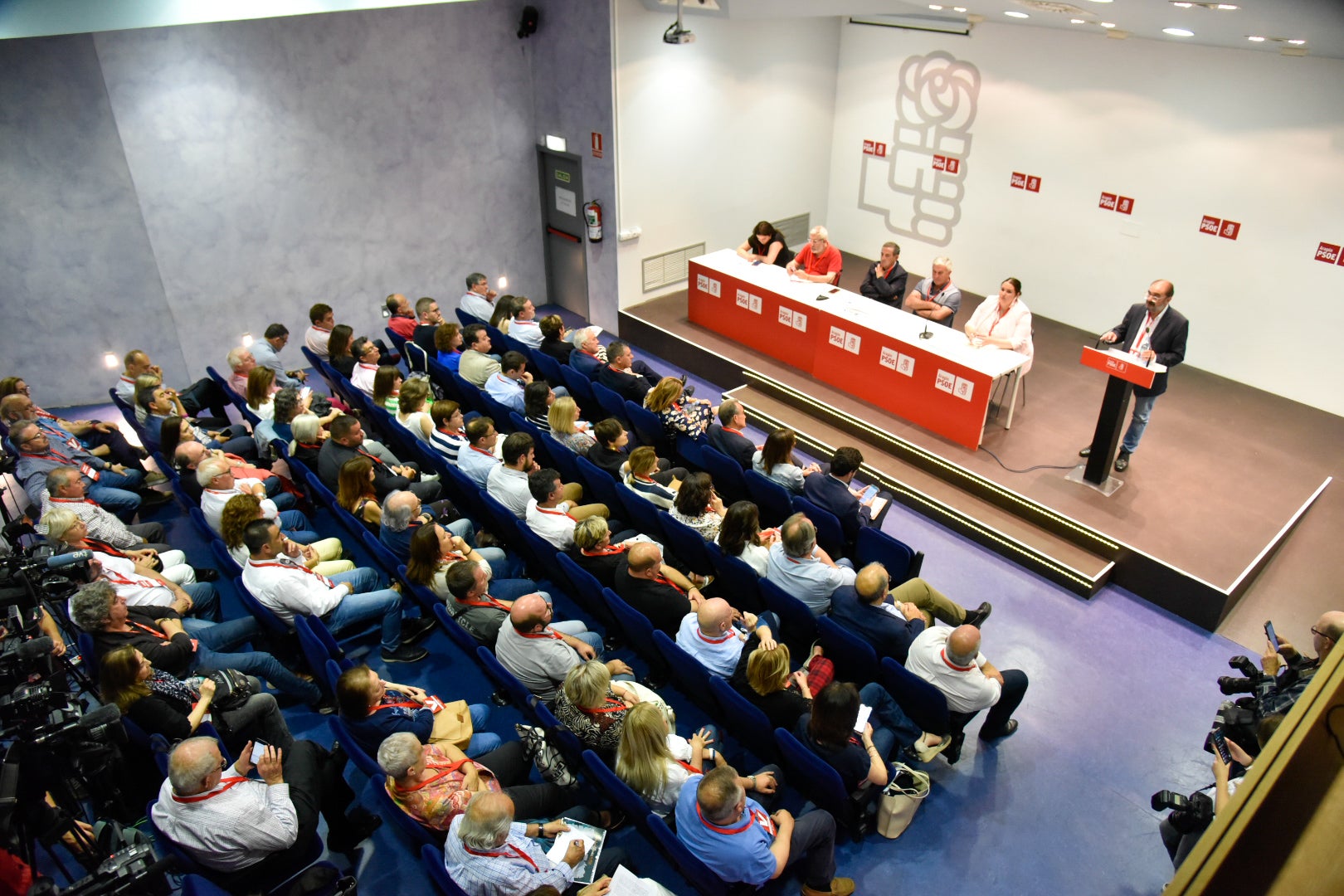 Lambán no irá a la reunión con Azcón y pide prescidir de VOX Lambán no irá a la reunión con Azcón y pide prescidir de VOX