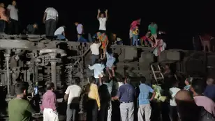 Un choque de trenes deja al menos 50 muertos y 300 heridos en India