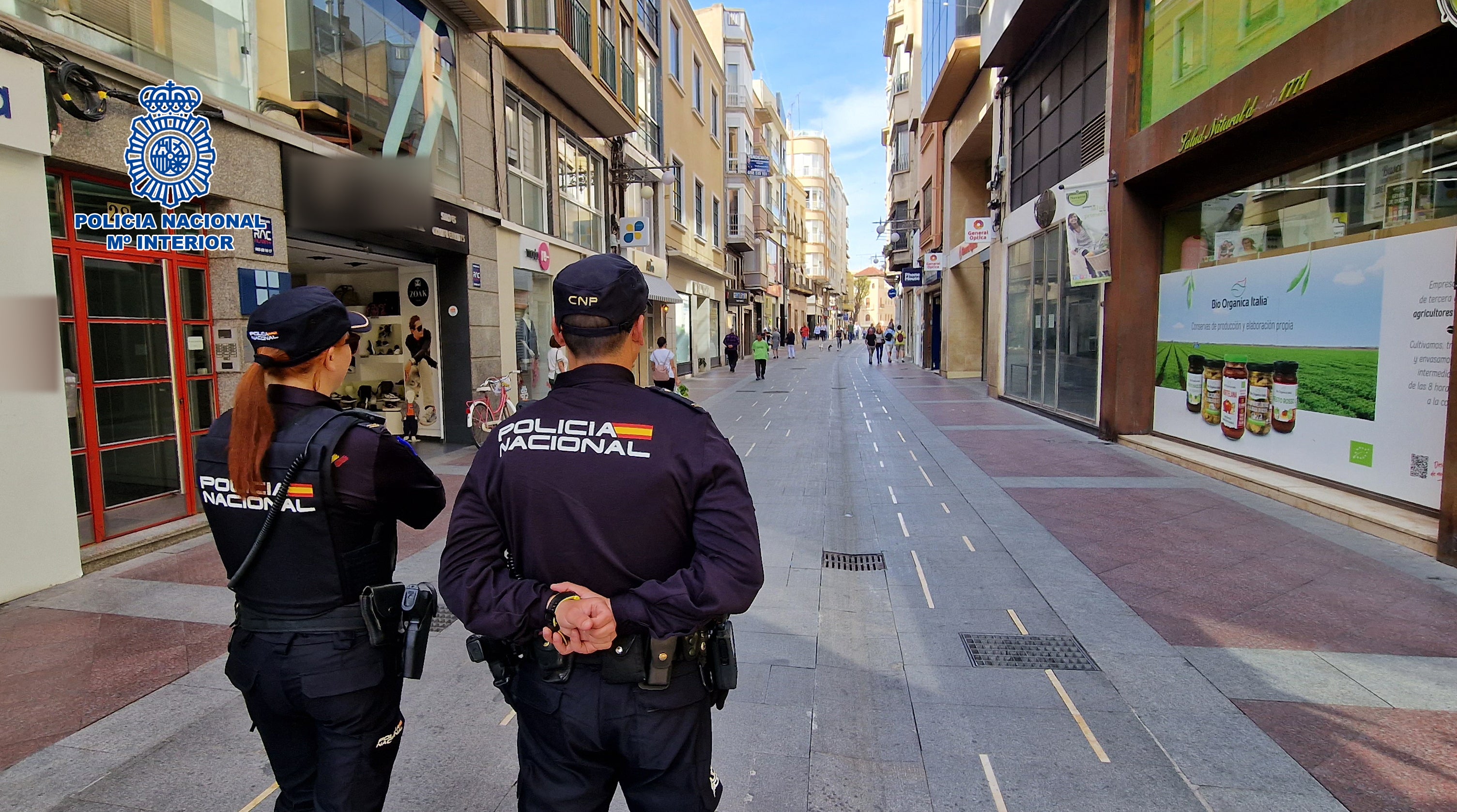 La Policía Nacional de Elche detiene a dos personas por estafar 2500 euros a una mujer en nombre del Obispado La Policía Nacional de Elche detiene a dos personas por estafar 2500 euros a una mujer en nombre del Obispado