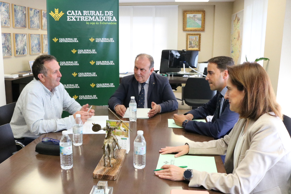 Caja Rural de Extremadura acuerda con las organizaciones agrarias apoyar iniciativas sobre la PAC Caja Rural de Extremadura acuerda con las organizaciones agrarias apoyar iniciativas sobre la PAC
