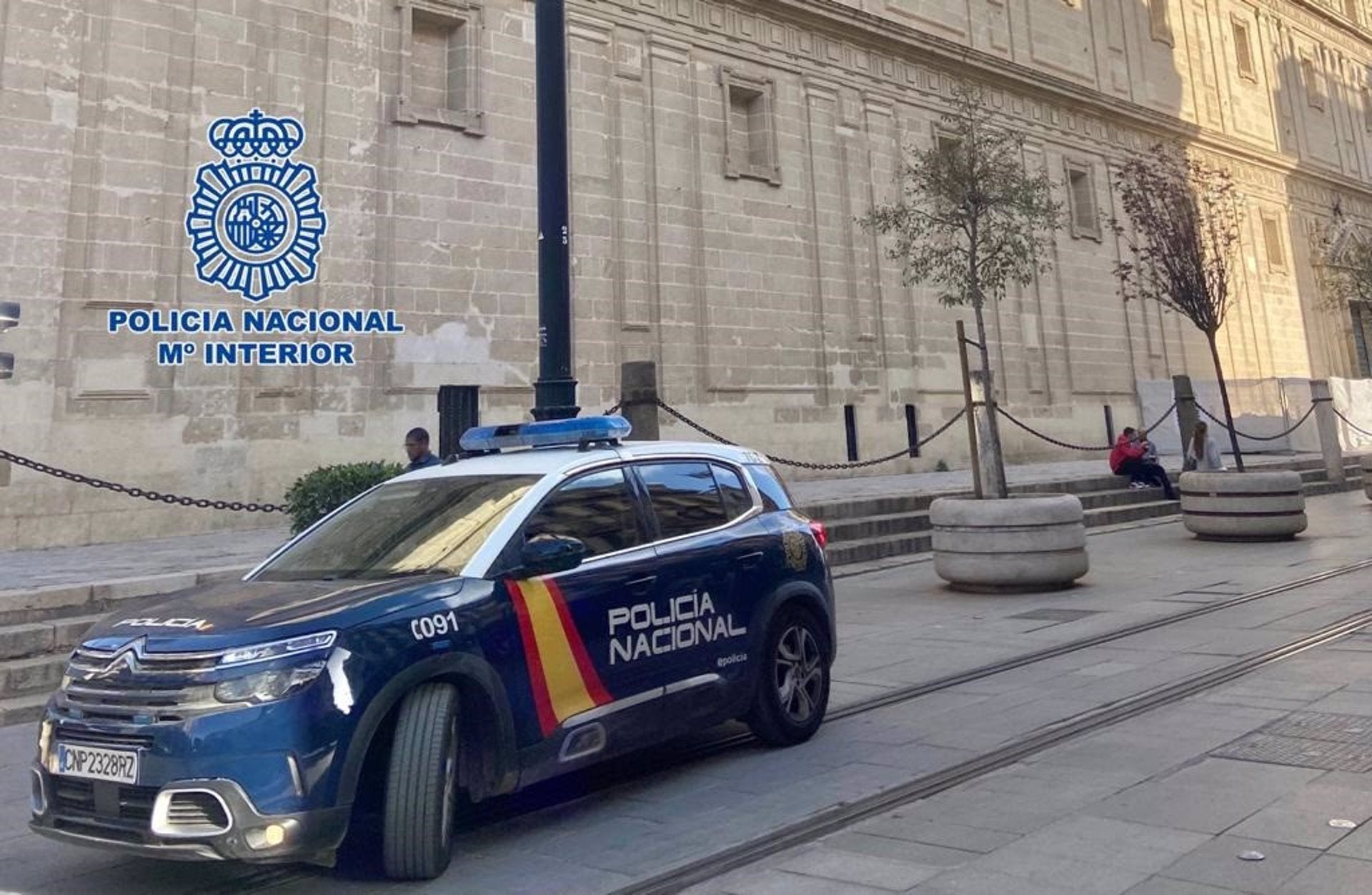 Detenido el gerente de una residencia y una cuidadora por estafar cerca de 200.000 euros a un anciano Detenido el gerente de una residencia y una cuidadora por estafar cerca de 200.000 euros a un anciano