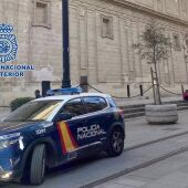 Detenido el gerente de una residencia y una cuidadora por estafar cerca de 200.000 euros a un anciano