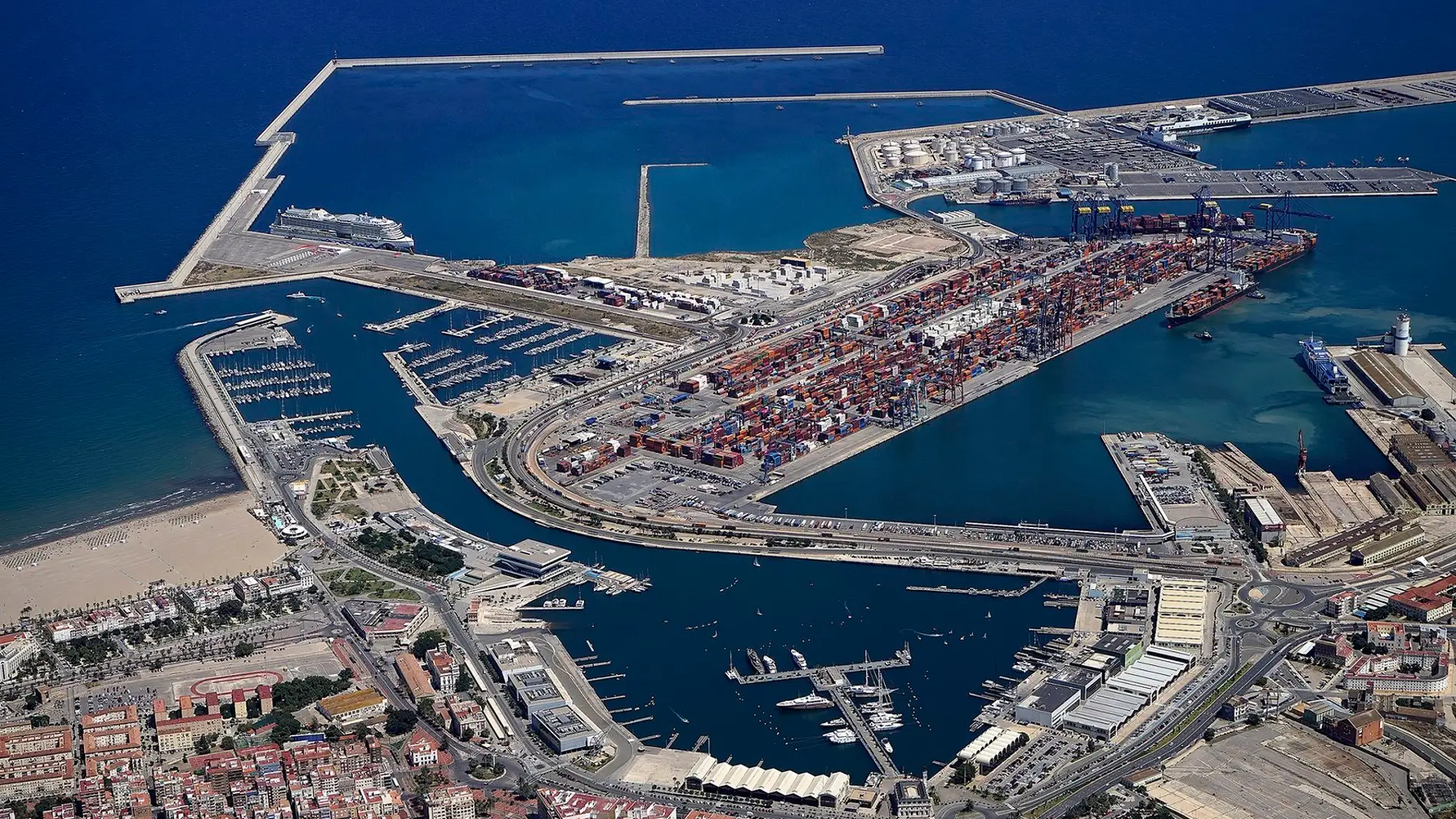 Vista aérea del puerto de València