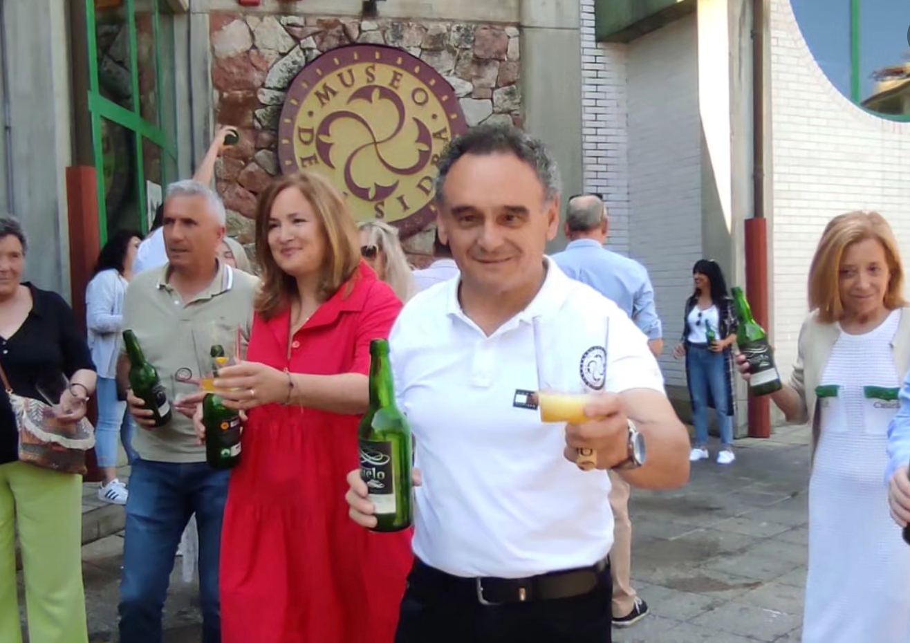 ENTREVISTA: Hablamos con el alcalde de Nava, Juan Cañal, sobre la celebración el Día Internacional de la Sidra, en Nava ENTREVISTA: Hablamos con el alcalde de Nava, Juan Cañal, sobre la celebración el Día Internacional de la Sidra, en Nava