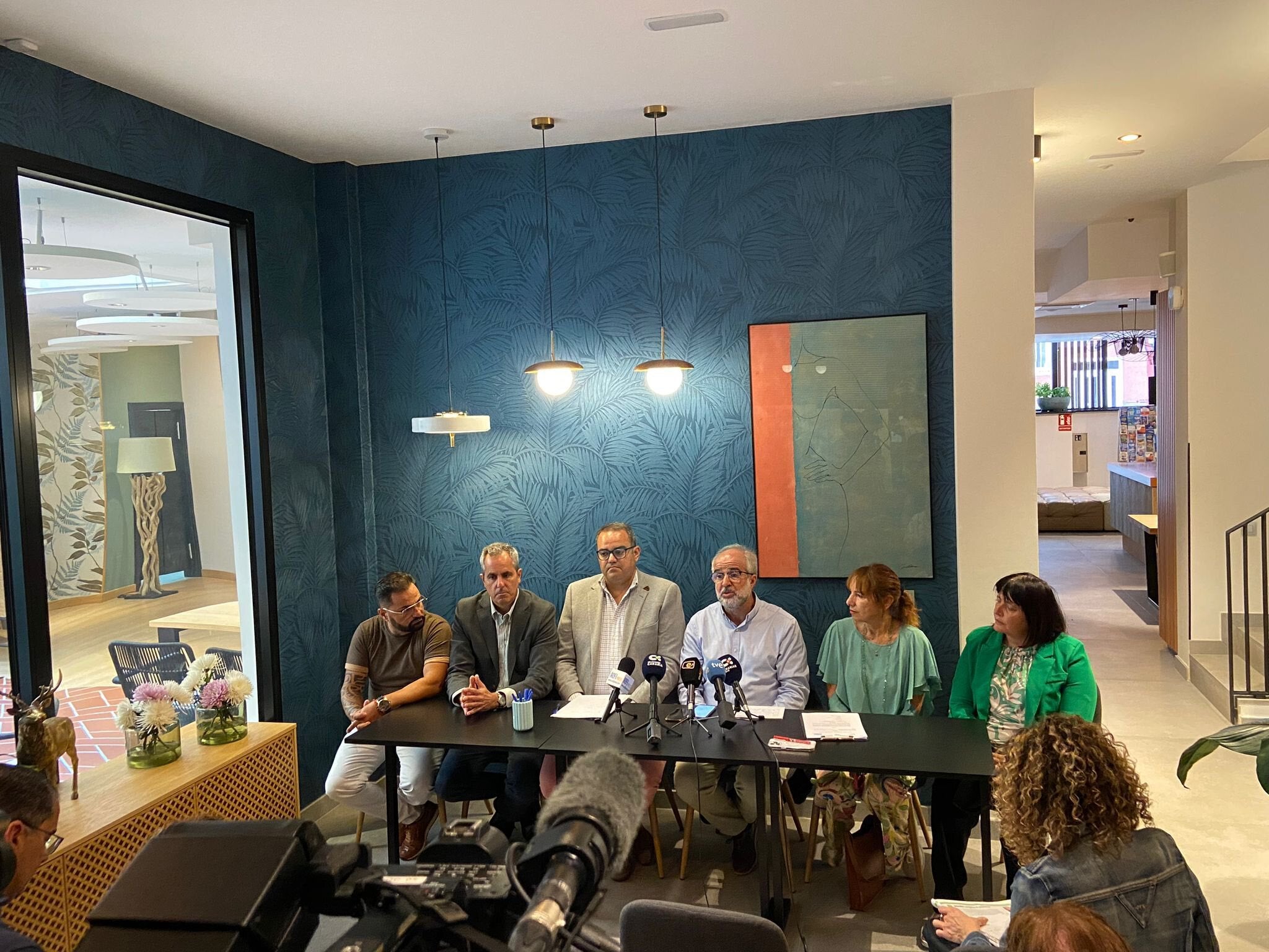 PP y NC suscriben un acuerdo y dejan al PSOE en la oposición. José López Fabelo será el nuevo alcalde de Ingenio PP y NC suscriben un acuerdo y dejan al PSOE en la oposición. José López Fabelo será el nuevo alcalde de Ingenio