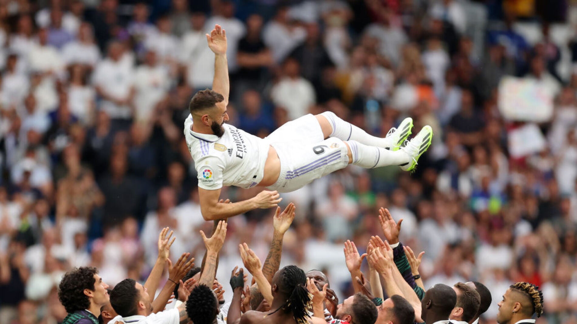 Gol, Ovación Y Manteo: Así Ha Sido La Despedida De Benzema En El ...