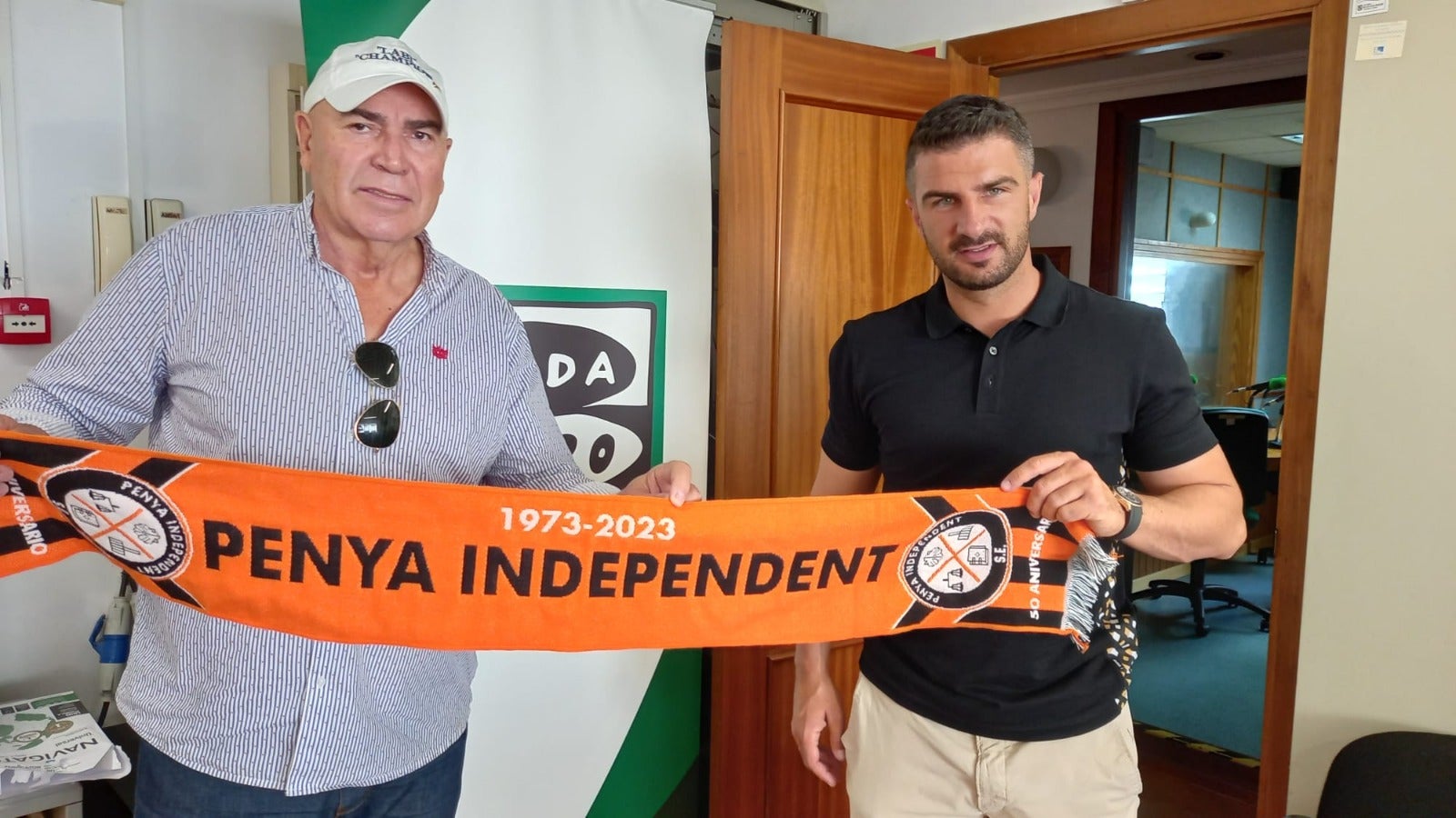 Toni Curuné: "Es el éxito de todo un pueblo porque no es normal que Sant Joan tenga un equipo en 3ªRFEF ni ahora en 2ªRFEF" Toni Curuné: "Es el éxito de todo un pueblo porque no es normal que Sant Joan tenga un equipo en 3ªRFEF ni ahora en 2ªRFEF"